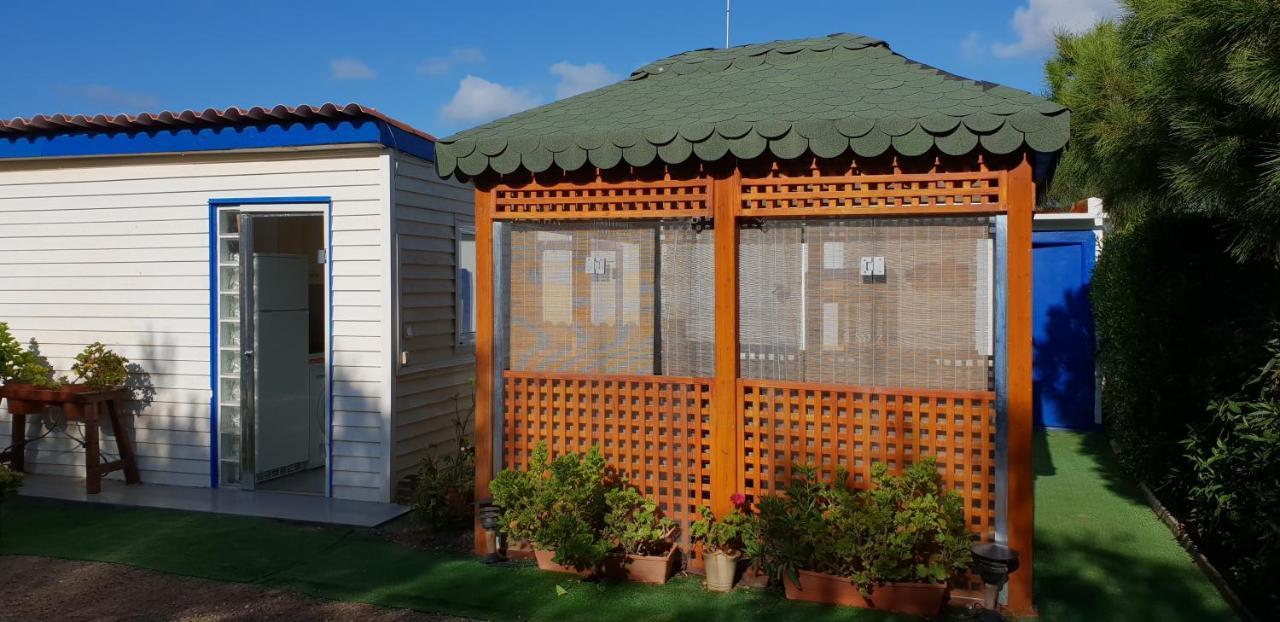 En Finca Las Dunas Dos Chalets Con Jacuzzis En Primera Linea De Playa , Uno De 4 Dormitorios Y Otro De 2 Dormitorios, Llama Al Seiscientos Veintisiete Cuatrocientos Diecisiete Trescientos Noventa Y Ocho ロタ エクステリア 写真