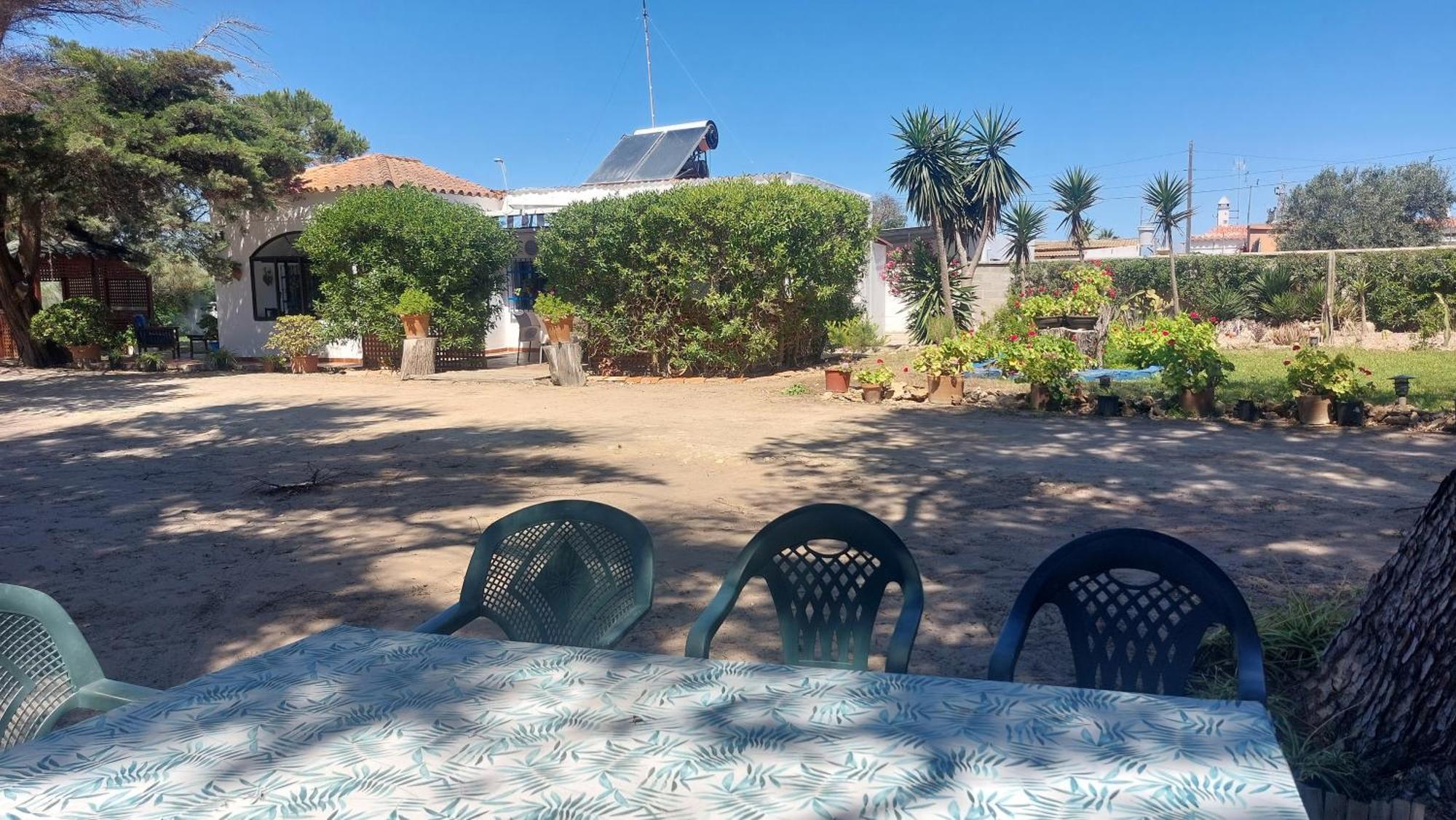 En Finca Las Dunas Dos Chalets Con Jacuzzis En Primera Linea De Playa , Uno De 4 Dormitorios Y Otro De 2 Dormitorios, Llama Al Seiscientos Veintisiete Cuatrocientos Diecisiete Trescientos Noventa Y Ocho ロタ エクステリア 写真