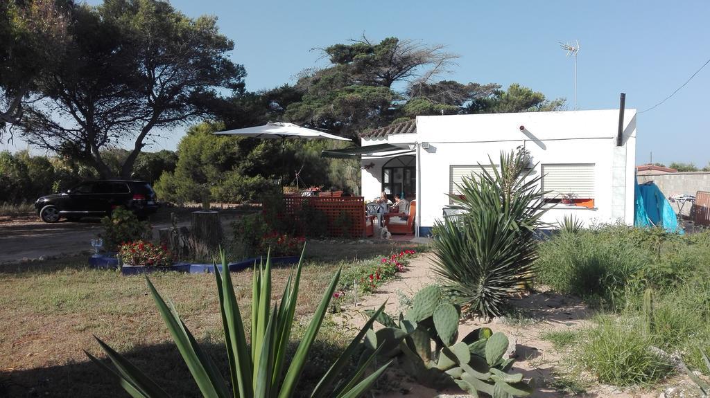 En Finca Las Dunas Dos Chalets Con Jacuzzis En Primera Linea De Playa , Uno De 4 Dormitorios Y Otro De 2 Dormitorios, Llama Al Seiscientos Veintisiete Cuatrocientos Diecisiete Trescientos Noventa Y Ocho ロタ エクステリア 写真
