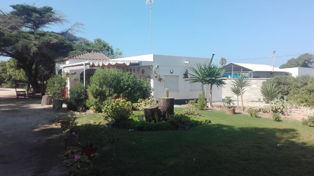En Finca Las Dunas Dos Chalets Con Jacuzzis En Primera Linea De Playa , Uno De 4 Dormitorios Y Otro De 2 Dormitorios, Llama Al Seiscientos Veintisiete Cuatrocientos Diecisiete Trescientos Noventa Y Ocho ロタ エクステリア 写真